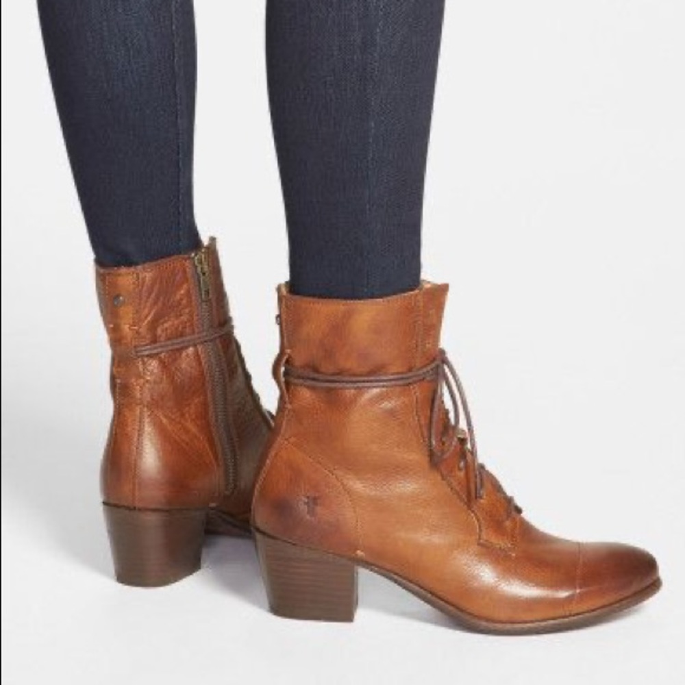 Frye Courtney Lace Up boot US 8.5